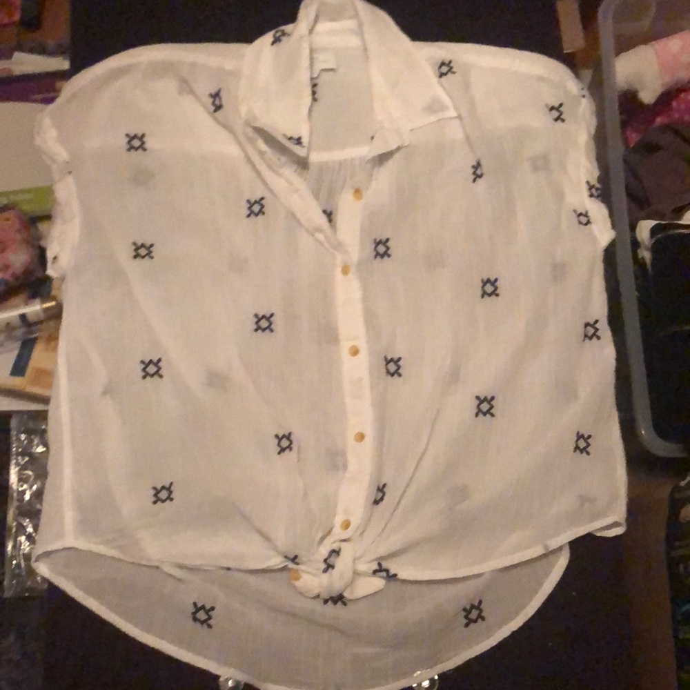NWOT thin print tie top